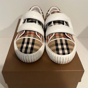 Burberry like new kids sneakers